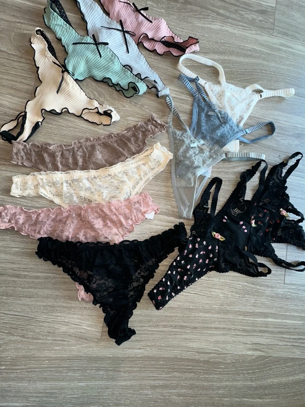 Thongs! - Picture 13 of 14